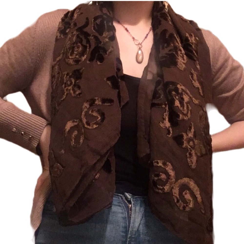 Luxurious brown scarf